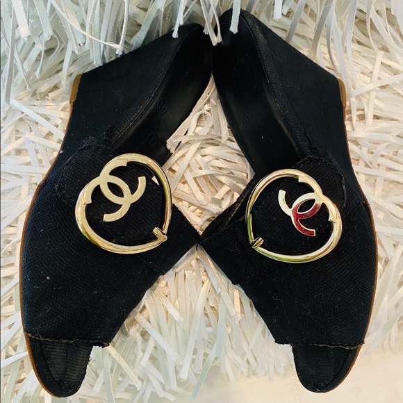CHANEL Shoes - Chanel Blk Linen Beautiful Slipper w/ Chanel logo